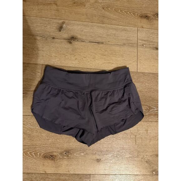 Lululemon Chase Me Shorts 2.5 Inch Inseam Dark Carbon Gray Running Size 8 - Picture 1 of 3